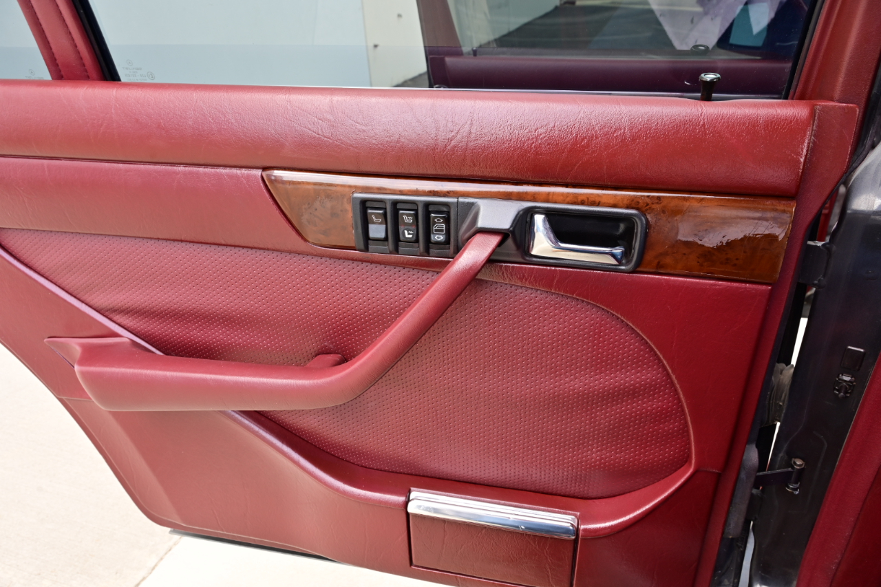Mercedes-Benz 560 photo 19