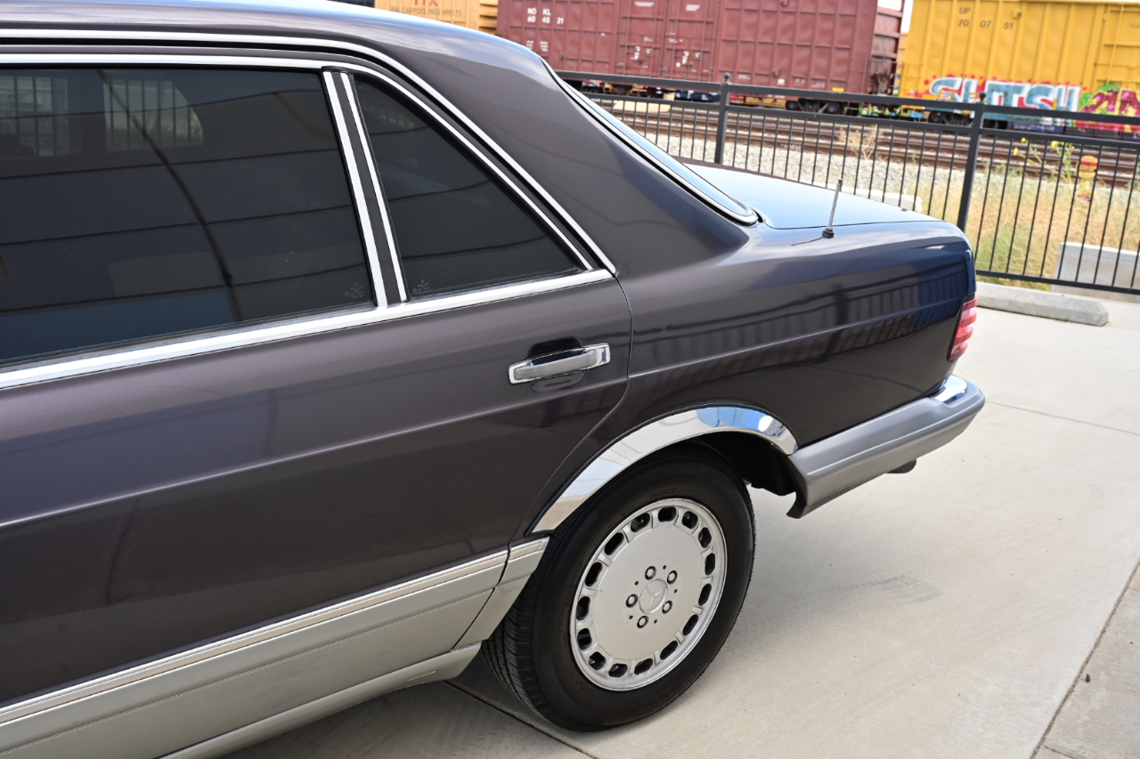 Mercedes-Benz 560 photo 24