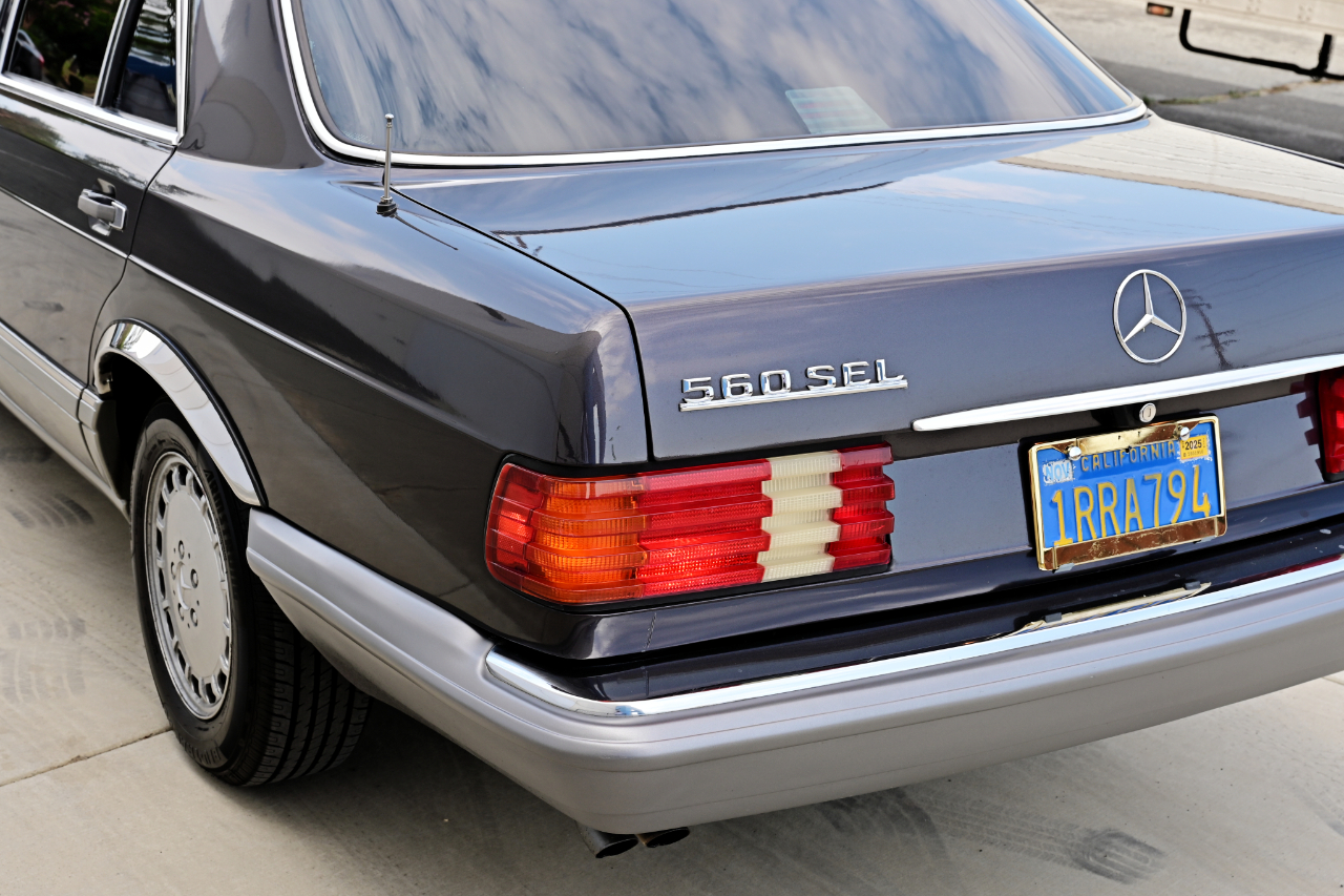 Mercedes-Benz 560 photo 25
