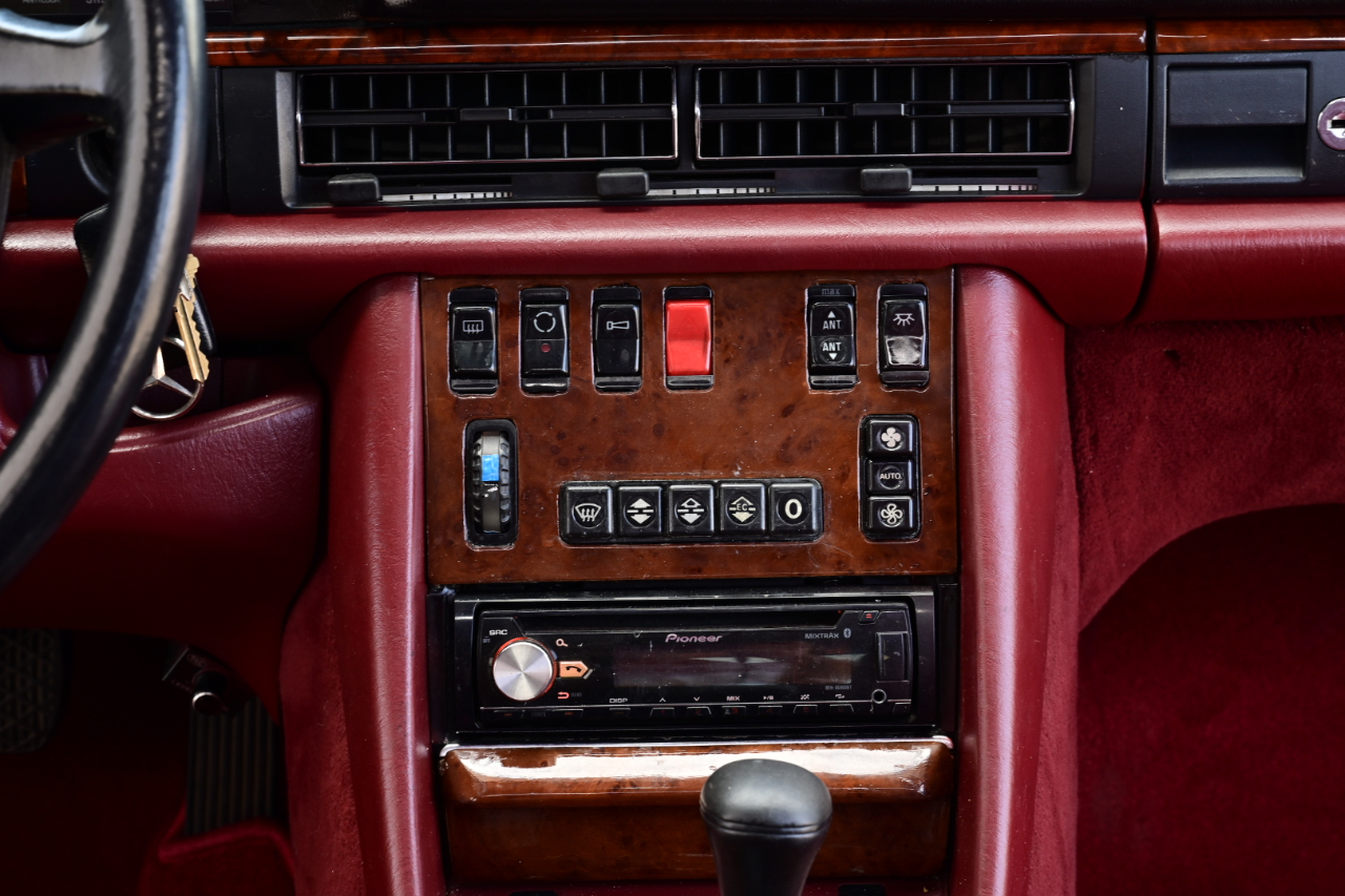 Mercedes-Benz 560 photo 26