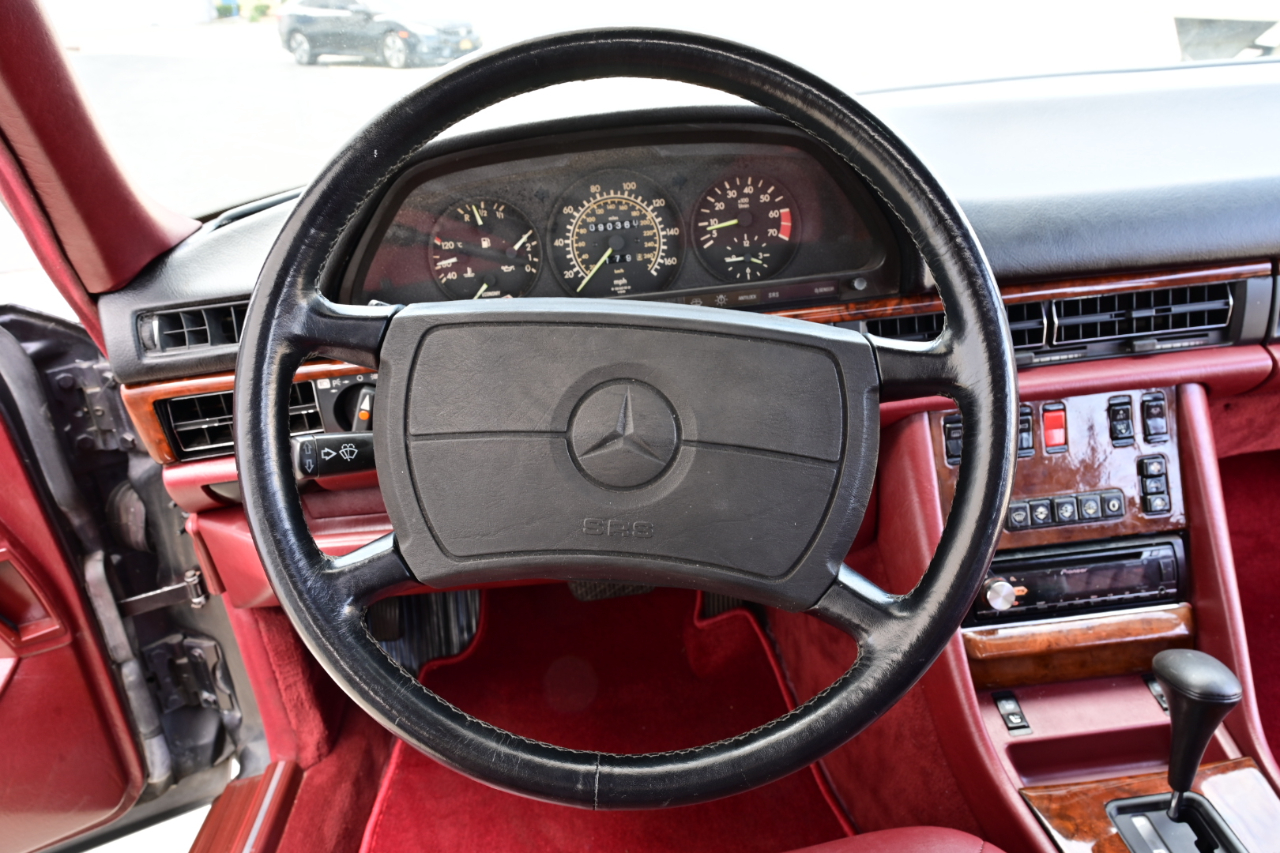 Mercedes-Benz 560 photo 28