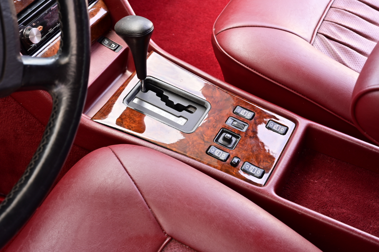 Mercedes-Benz 560 photo 33