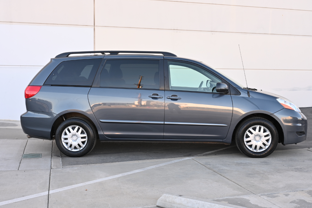 Toyota Sienna  2010 Toyota Sienna  2010