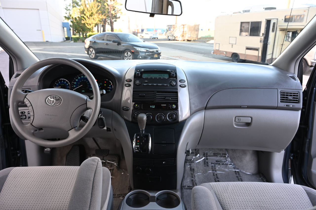 Toyota Sienna  2010 Toyota Sienna  2010