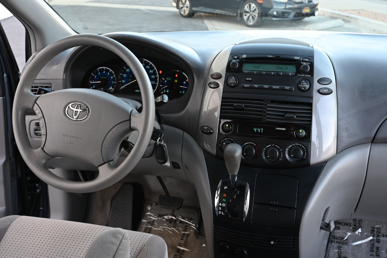 Toyota Sienna  2010 Toyota Sienna  2010