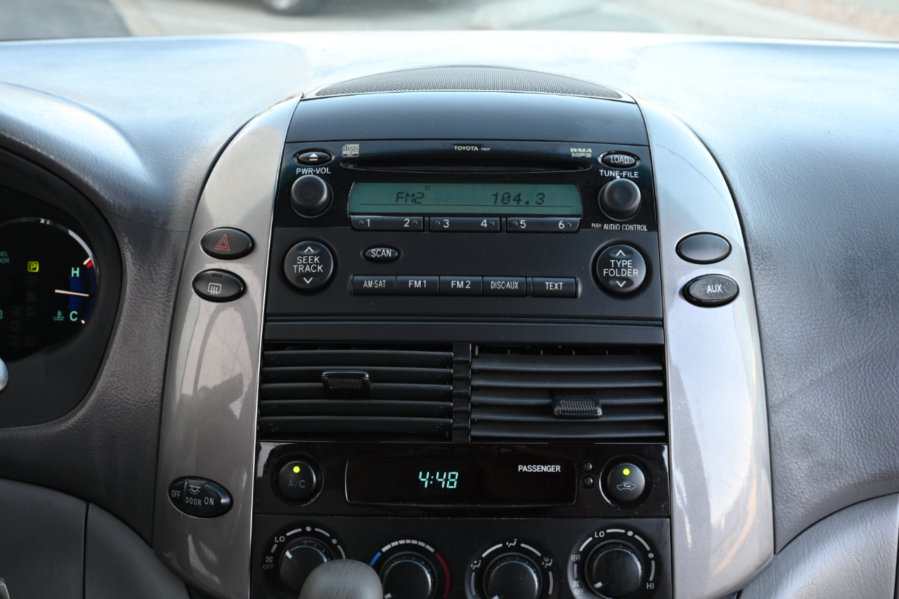 Toyota Sienna  2010 Toyota Sienna  2010