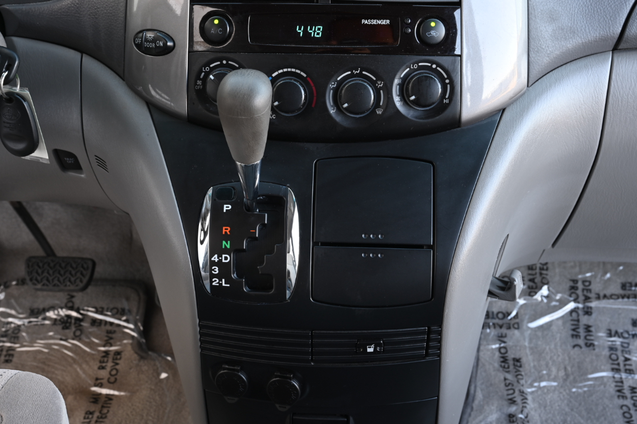 Toyota Sienna  2010 Toyota Sienna  2010