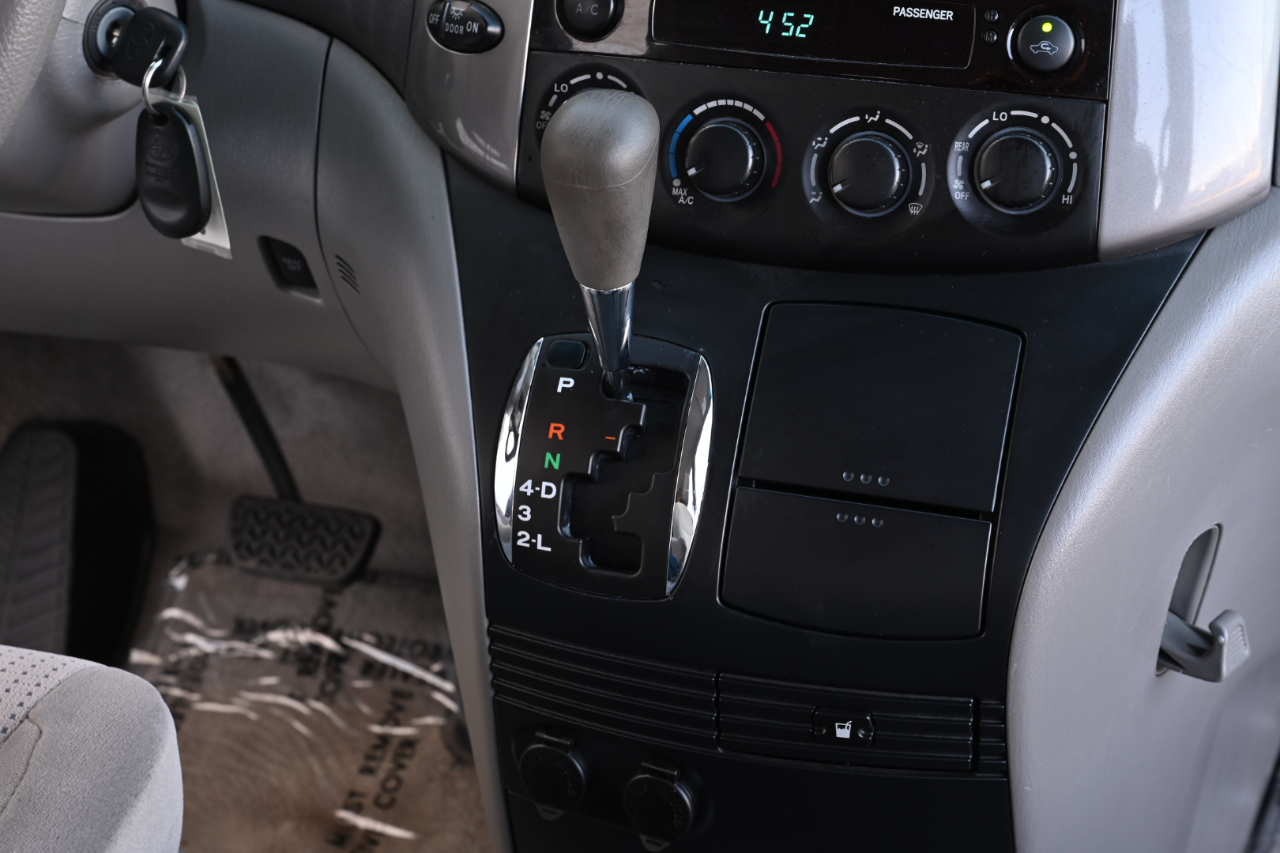 Toyota Sienna  2010 Toyota Sienna  2010