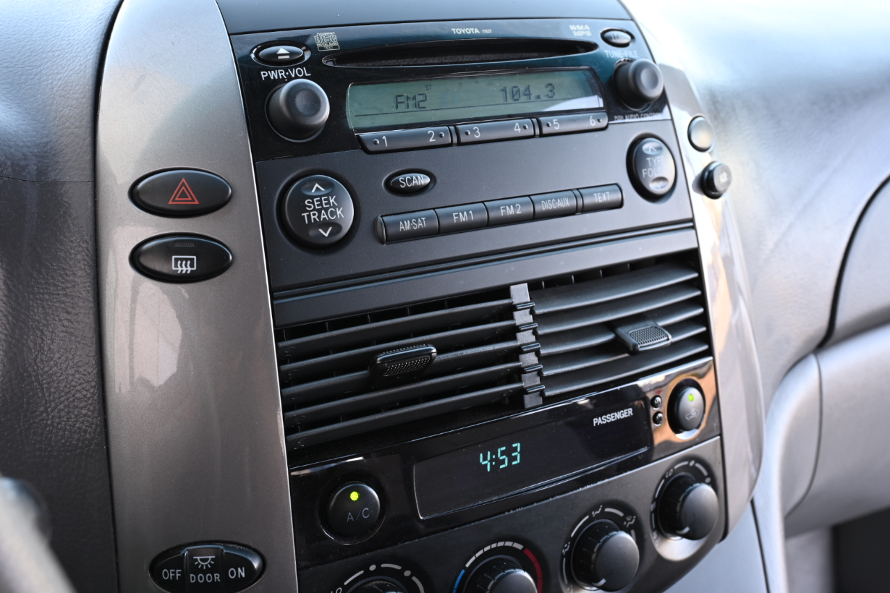 Toyota Sienna  2010 Toyota Sienna  2010