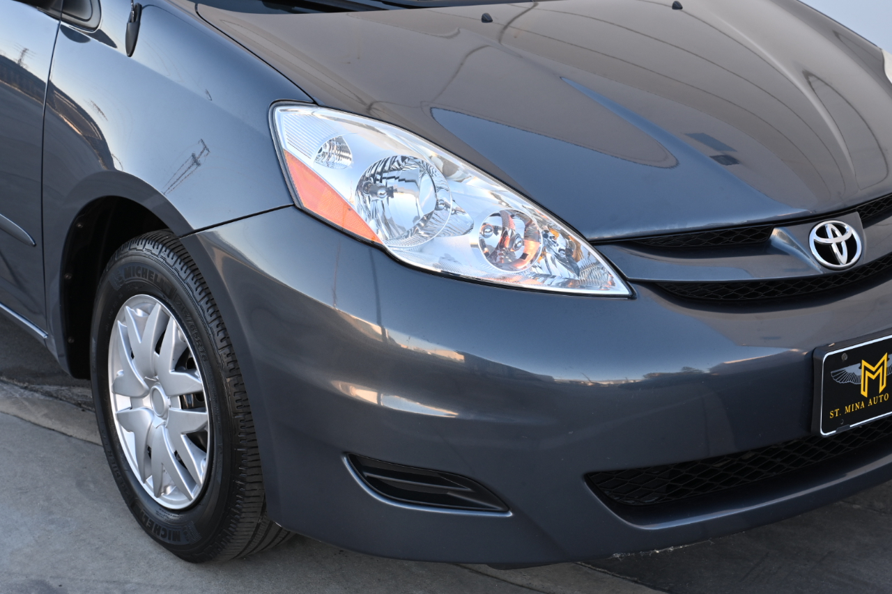 Toyota Sienna  2010 Toyota Sienna  2010