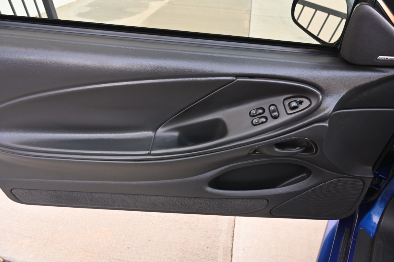 Ford Mustang GT Premium Coupe 2002 Ford Mustang GT Premium Coupe 2002