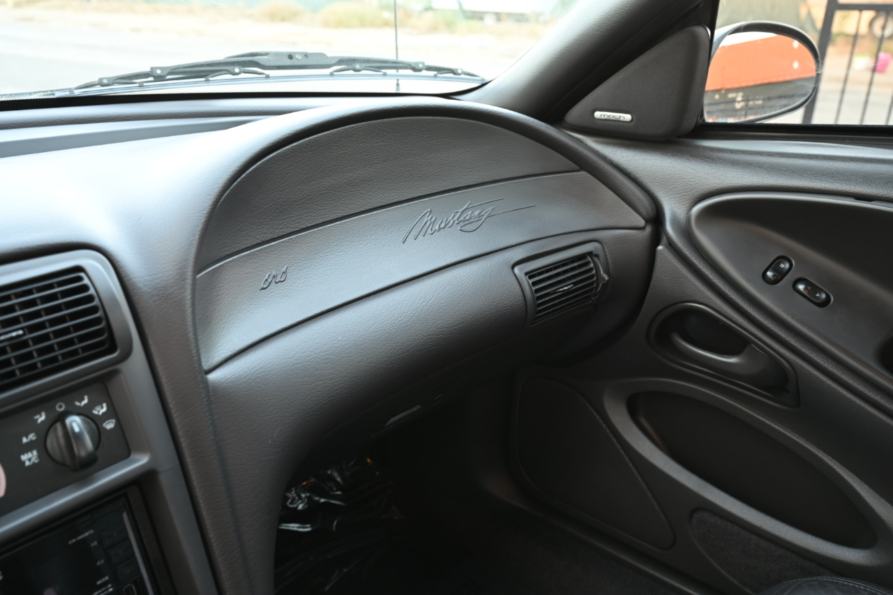 Ford Mustang GT Premium Coupe 2002 Ford Mustang GT Premium Coupe 2002