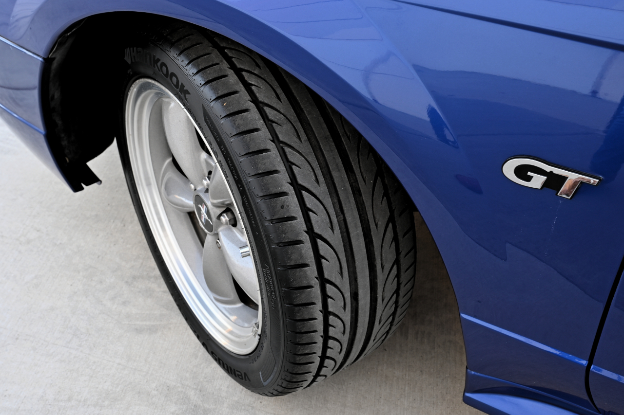 Ford Mustang GT Premium Coupe 2002 Ford Mustang GT Premium Coupe 2002