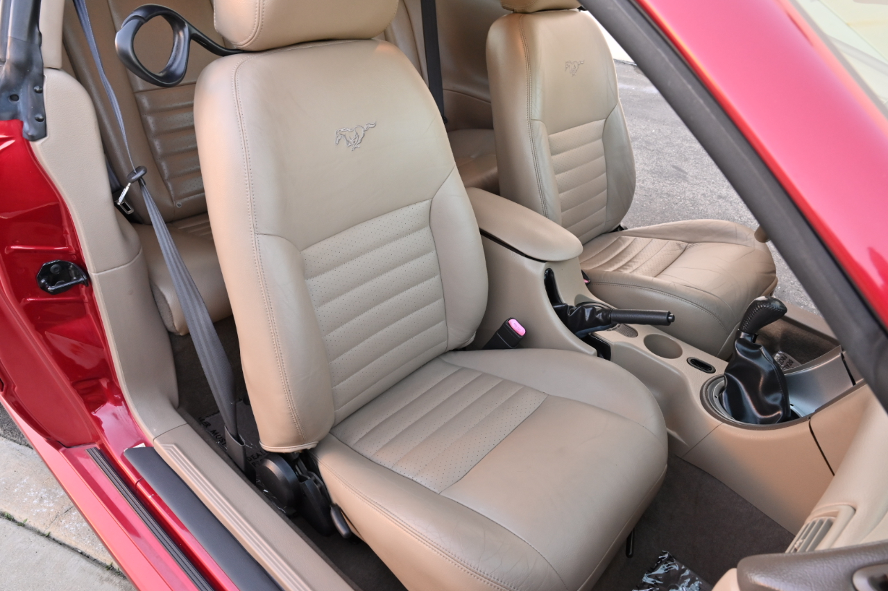 Ford Mustang Premium Coupe 2004