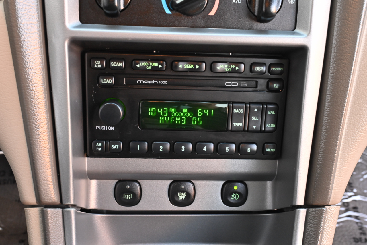 Ford Mustang Premium Coupe 2004