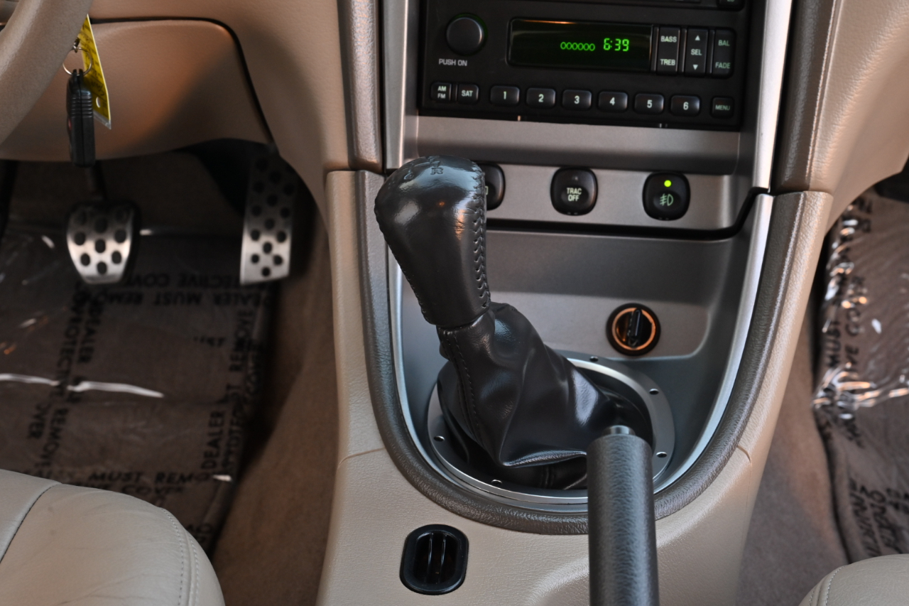 Ford Mustang Premium Coupe 2004