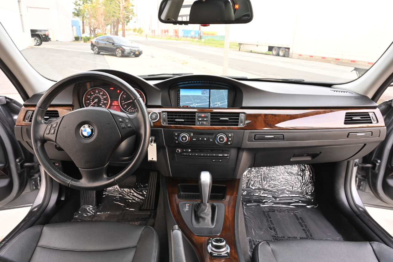 BMW 3 Series  2011
