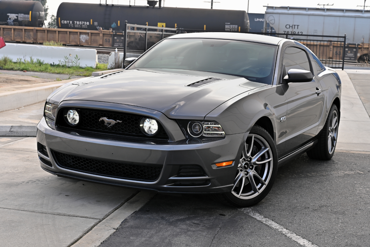 Ford Mustang GT Premium Coupe 2013