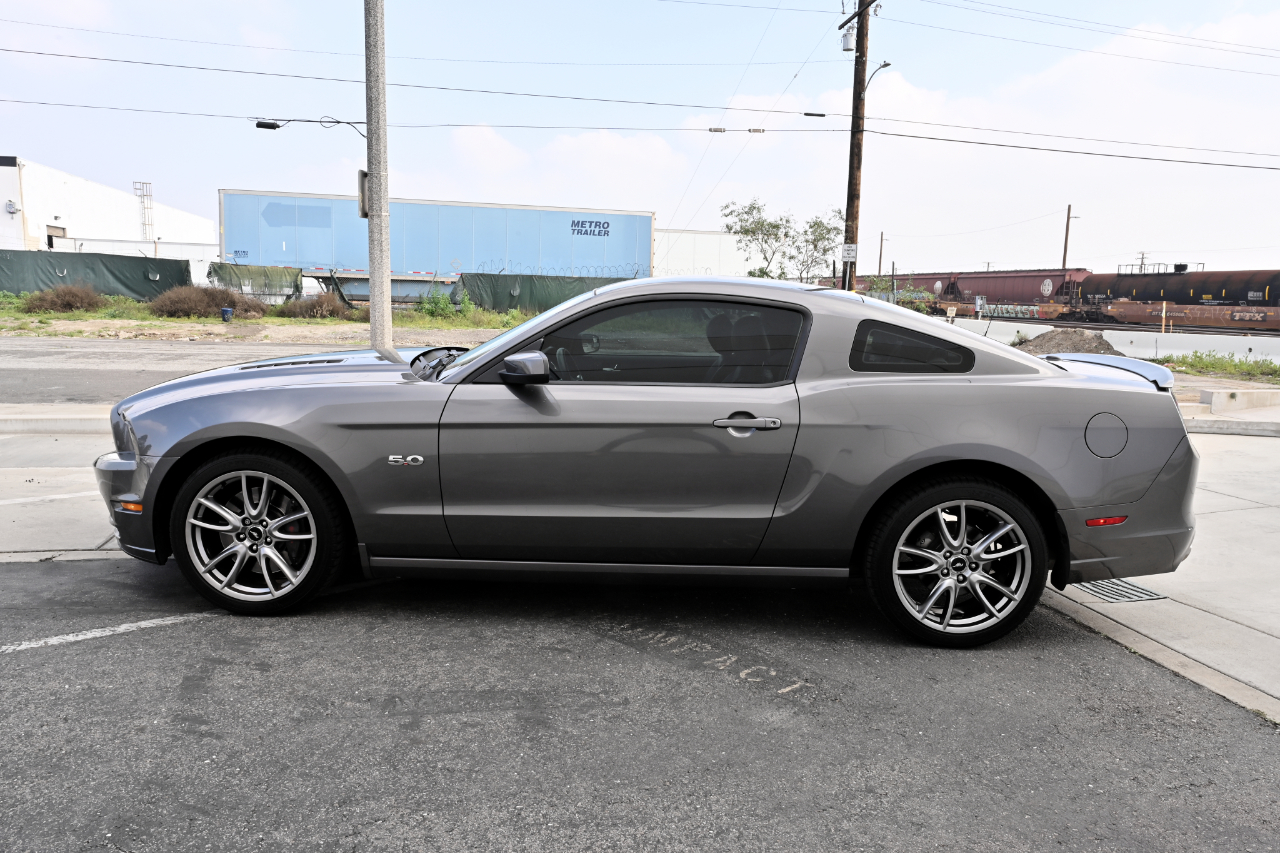 Ford Mustang GT Premium Coupe 2013