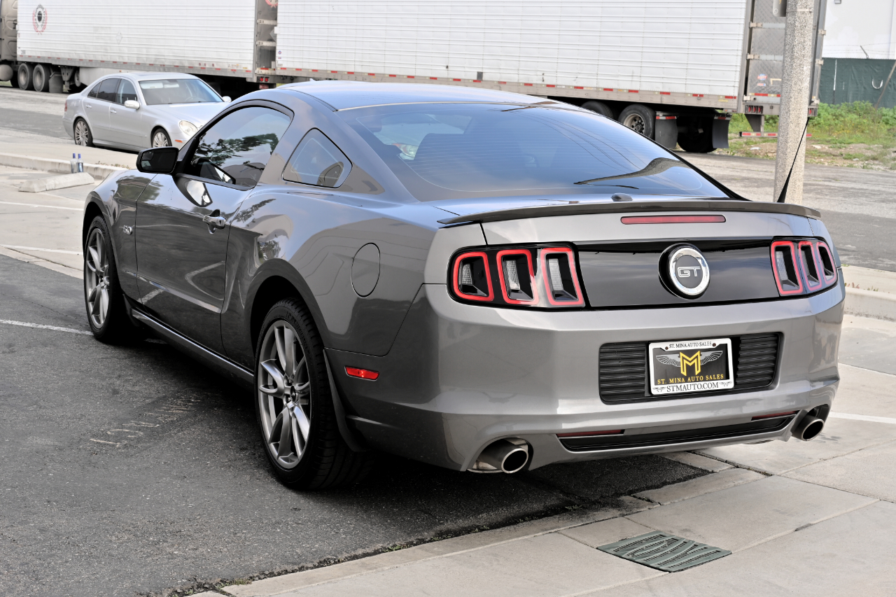 Ford Mustang GT Premium Coupe 2013