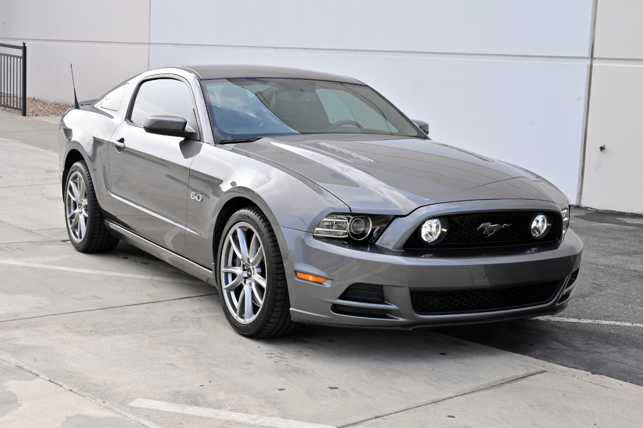Ford Mustang GT Premium Coupe 2013