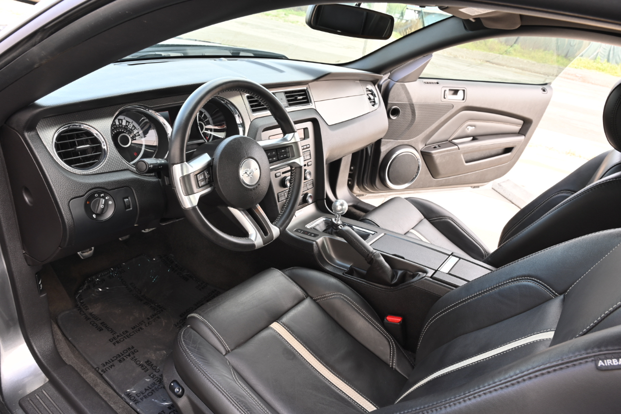 Ford Mustang GT Premium Coupe 2013