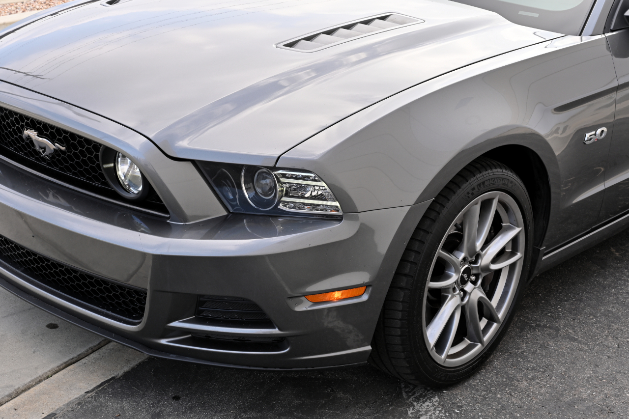 Ford Mustang GT Premium Coupe 2013