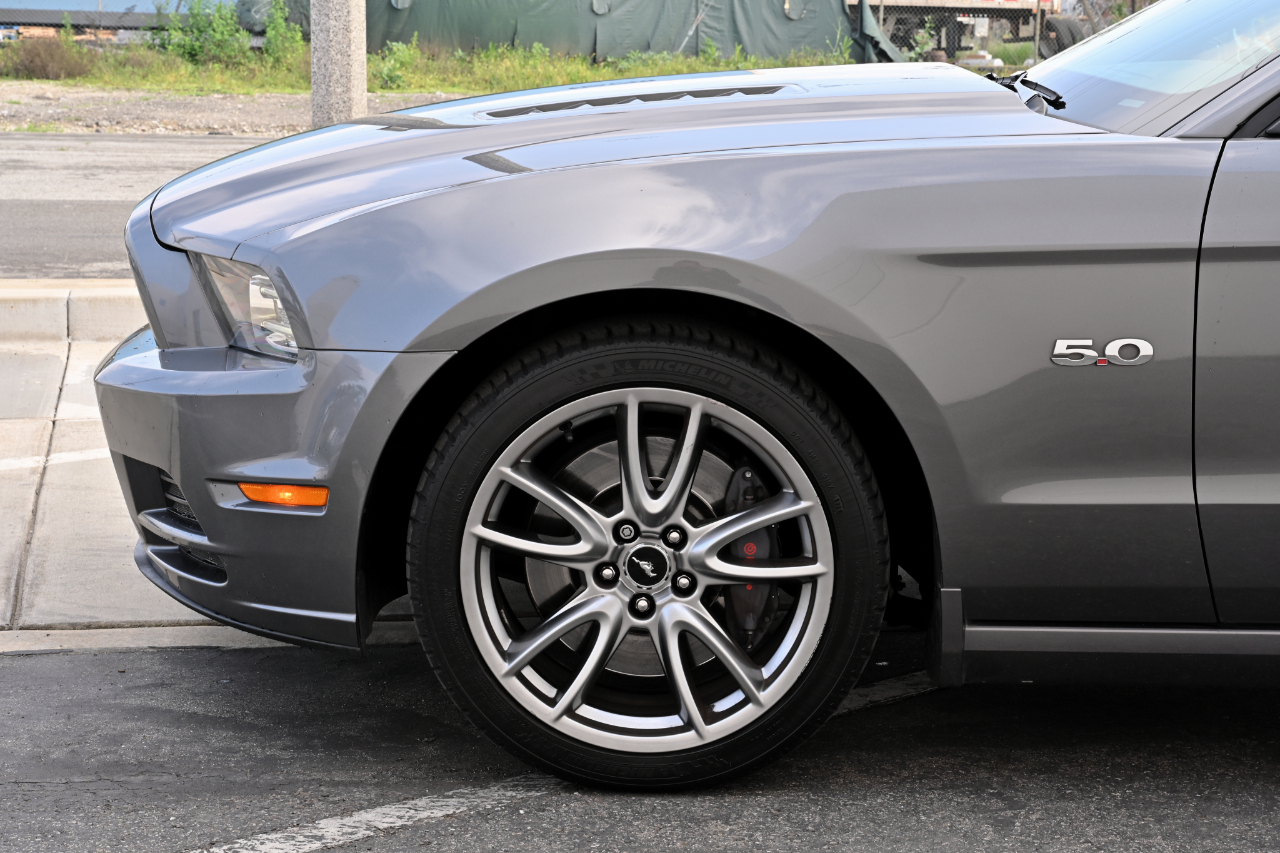 Ford Mustang GT Premium Coupe 2013