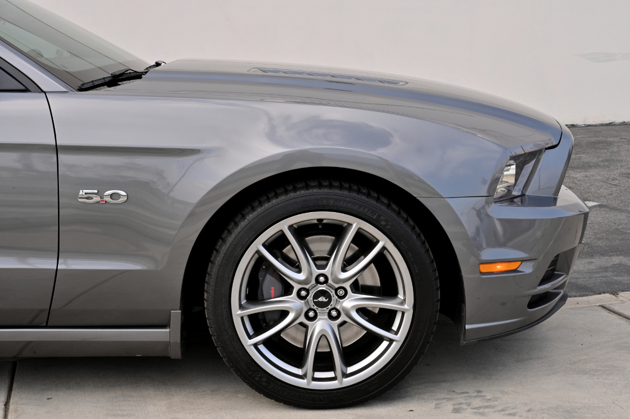 Ford Mustang GT Premium Coupe 2013