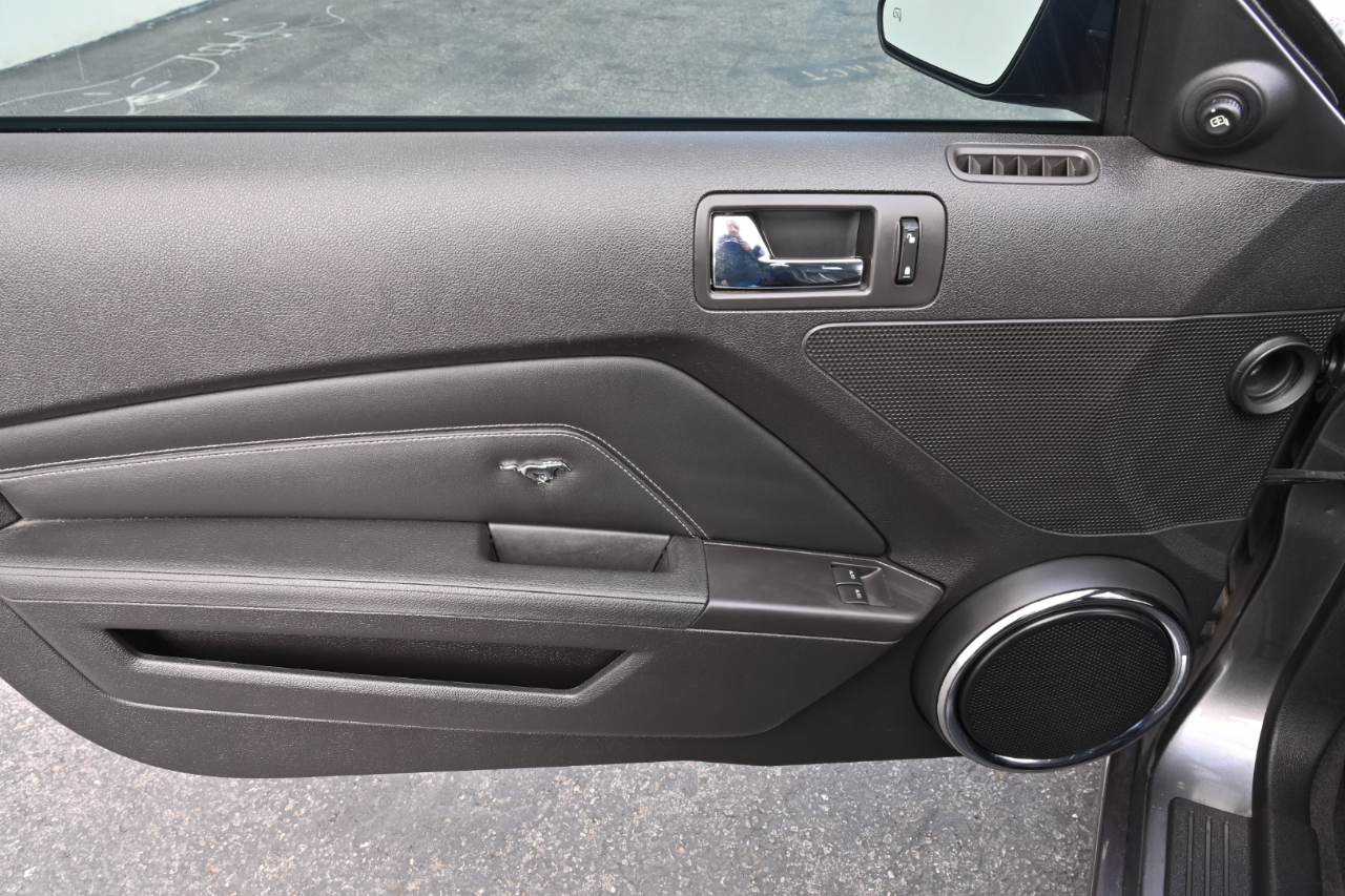 Ford Mustang GT Premium Coupe 2013