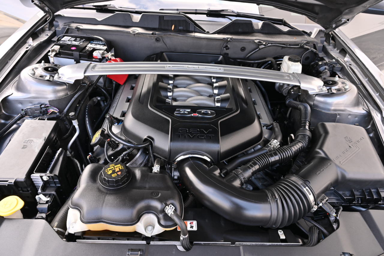 Ford Mustang GT Premium Coupe 2013