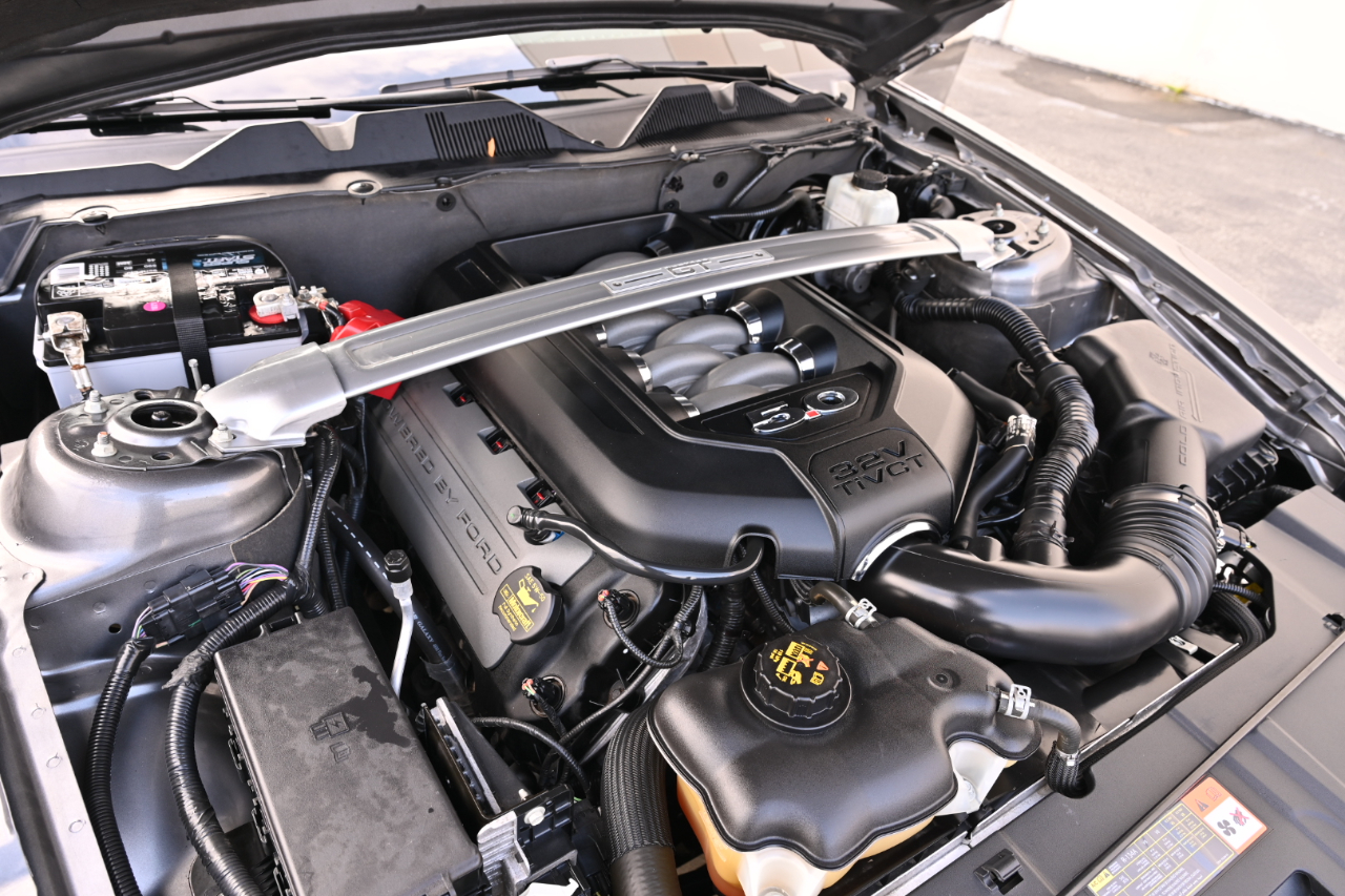 Ford Mustang GT Premium Coupe 2013