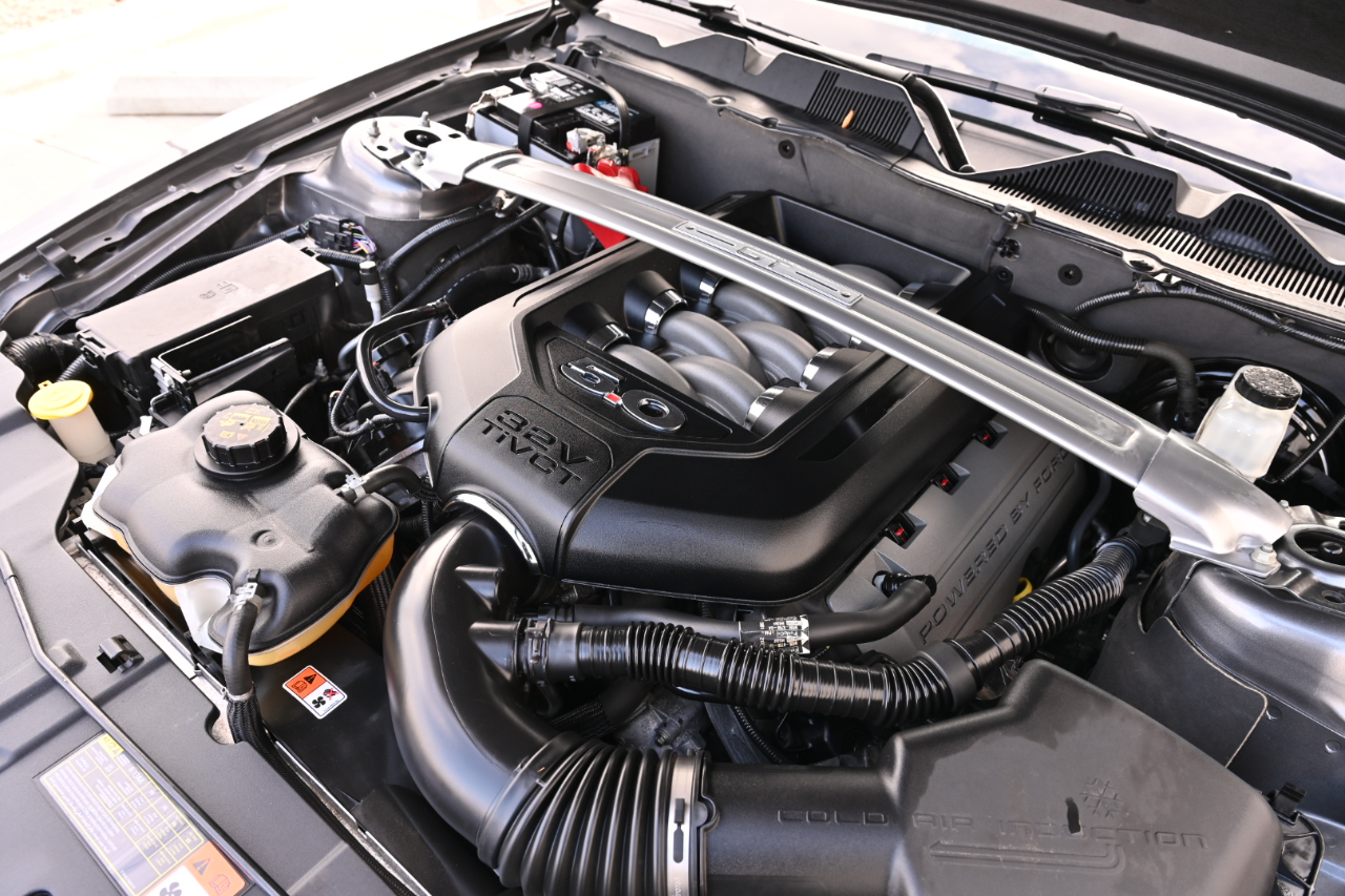 Ford Mustang GT Premium Coupe 2013