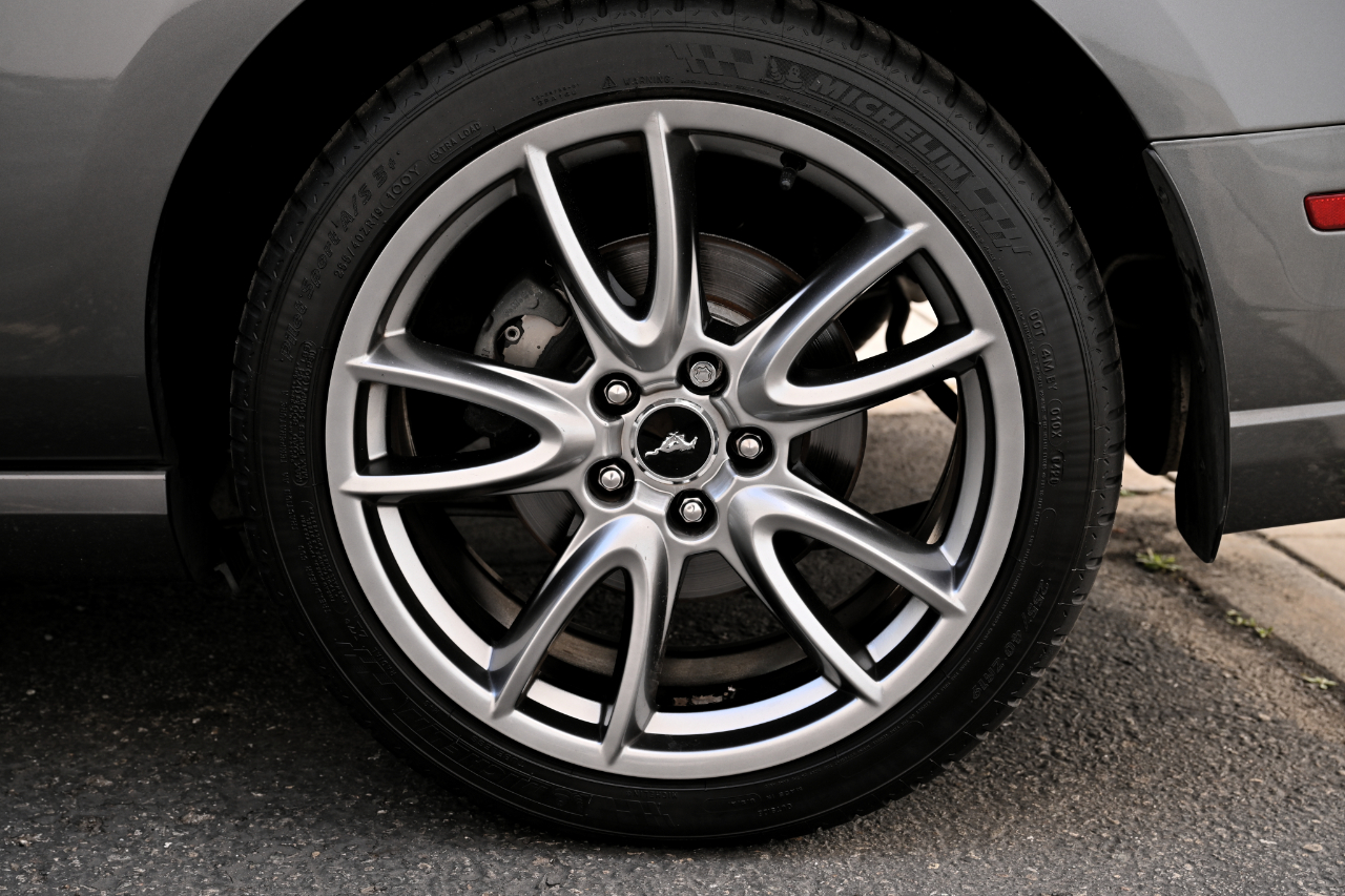 Ford Mustang GT Premium Coupe 2013