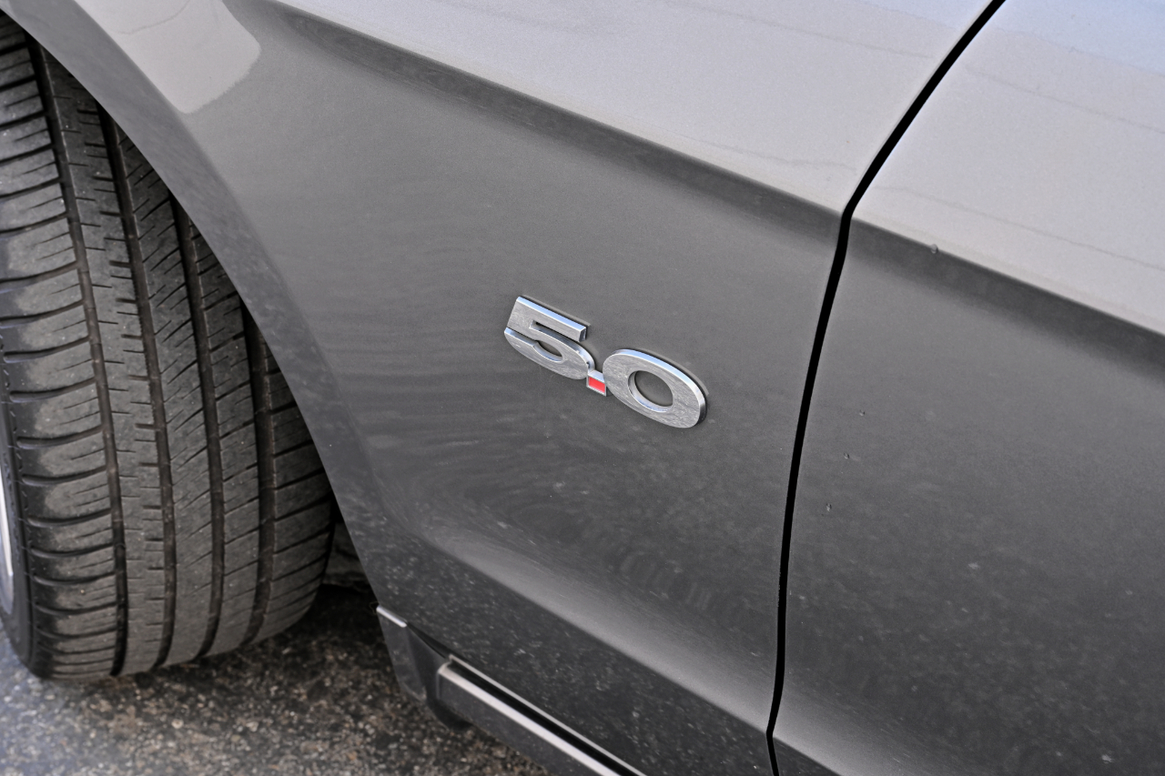 Ford Mustang GT Premium Coupe 2013