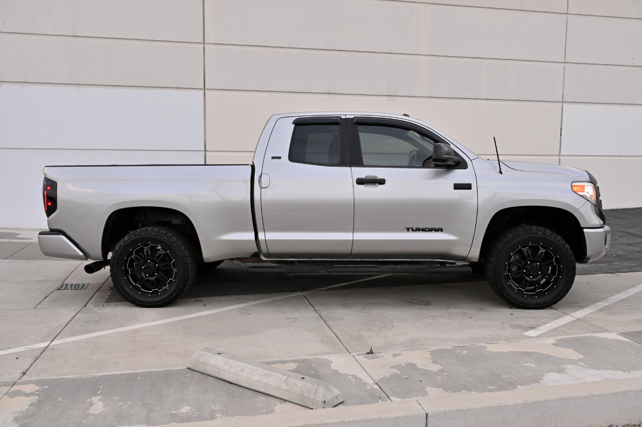 Toyota Tundra 4WD Truck  2015