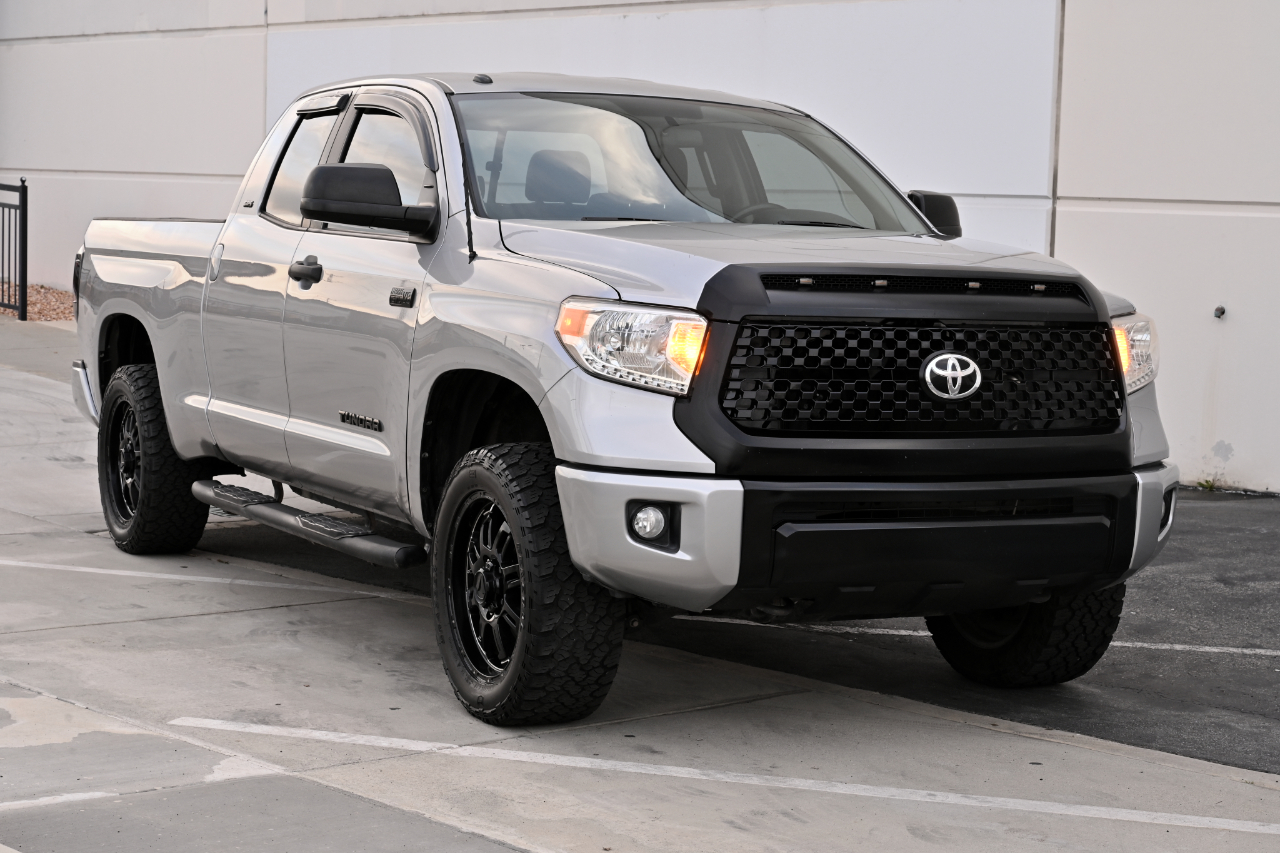 Toyota Tundra 4WD Truck  2015