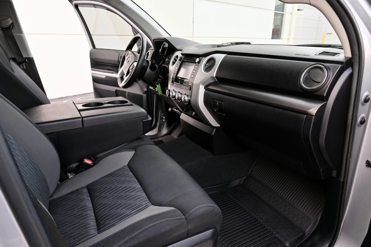 Toyota Tundra 4WD Truck  2015