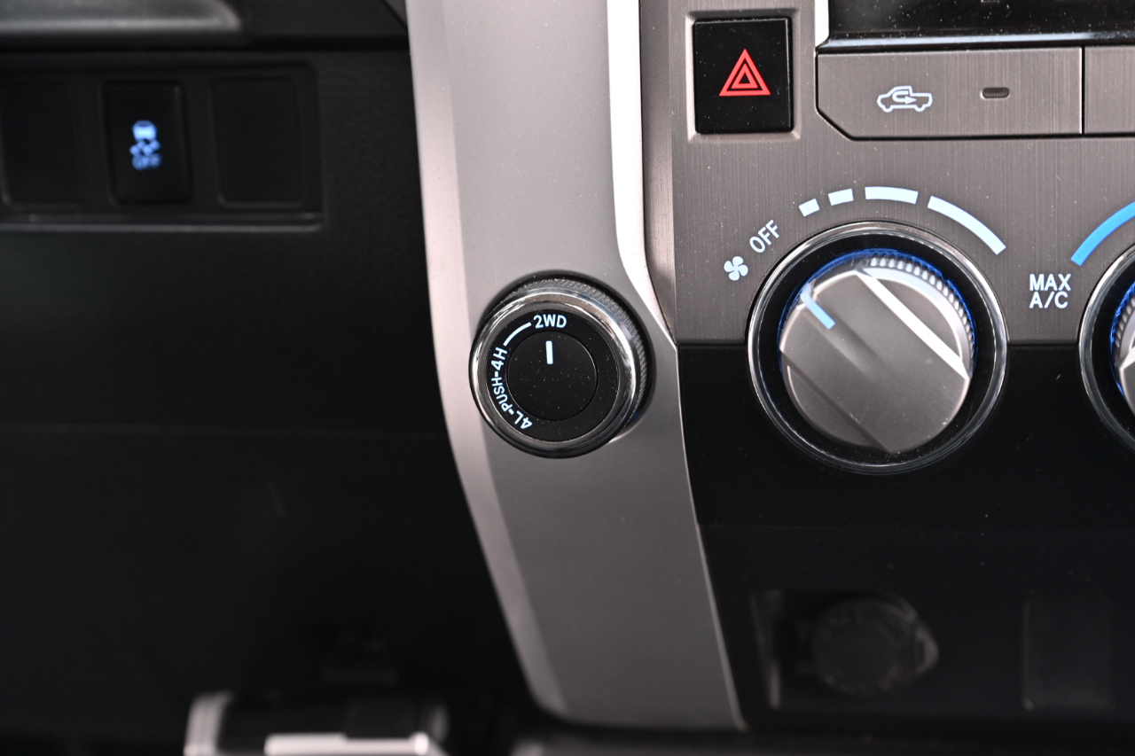 Toyota Tundra 4WD Truck  2015