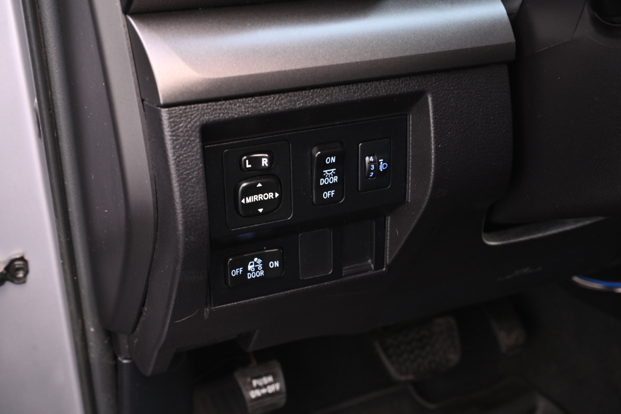 Toyota Tundra 4WD Truck  2015