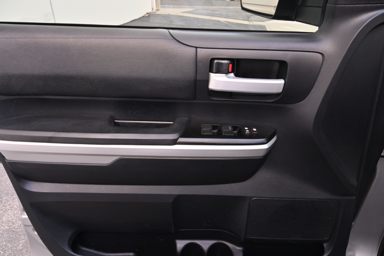 Toyota Tundra 4WD Truck  2015