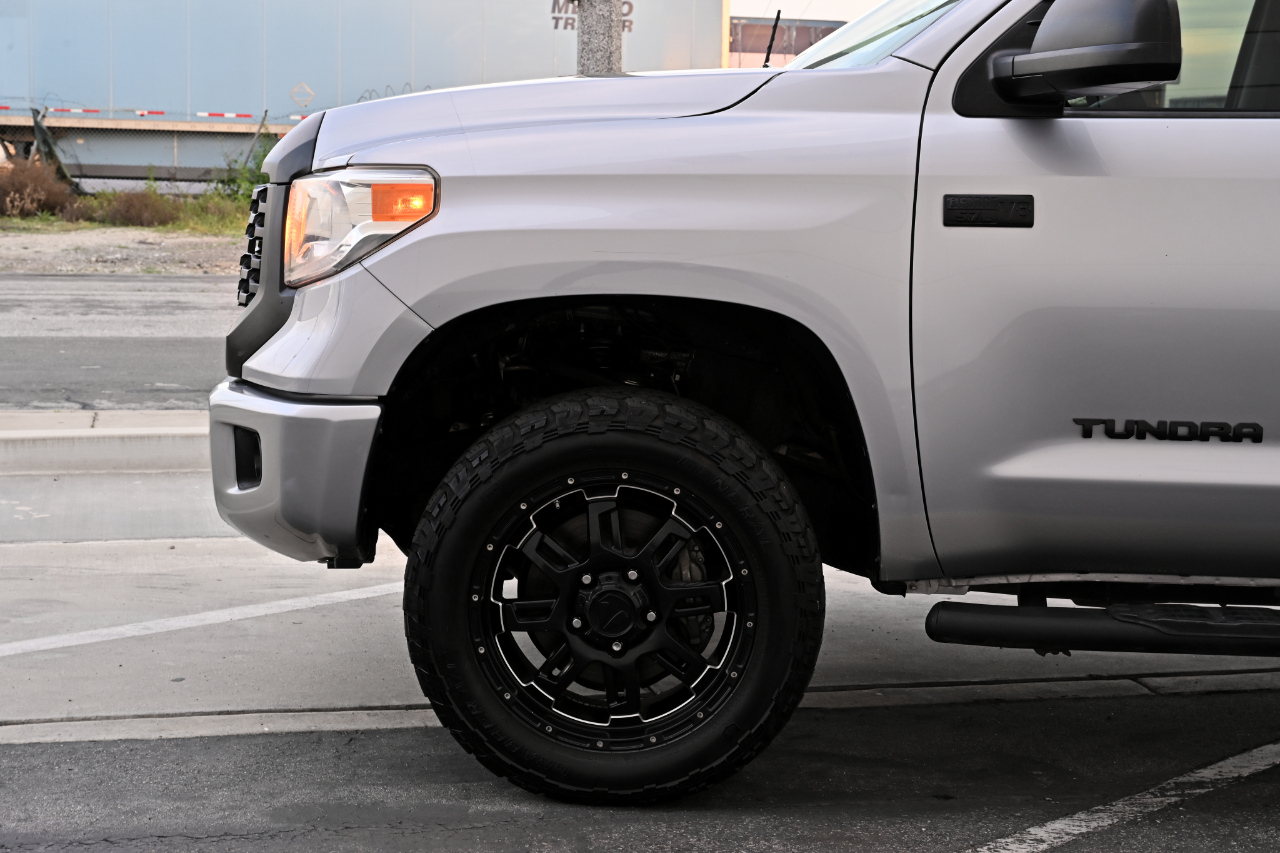 Toyota Tundra 4WD Truck  2015