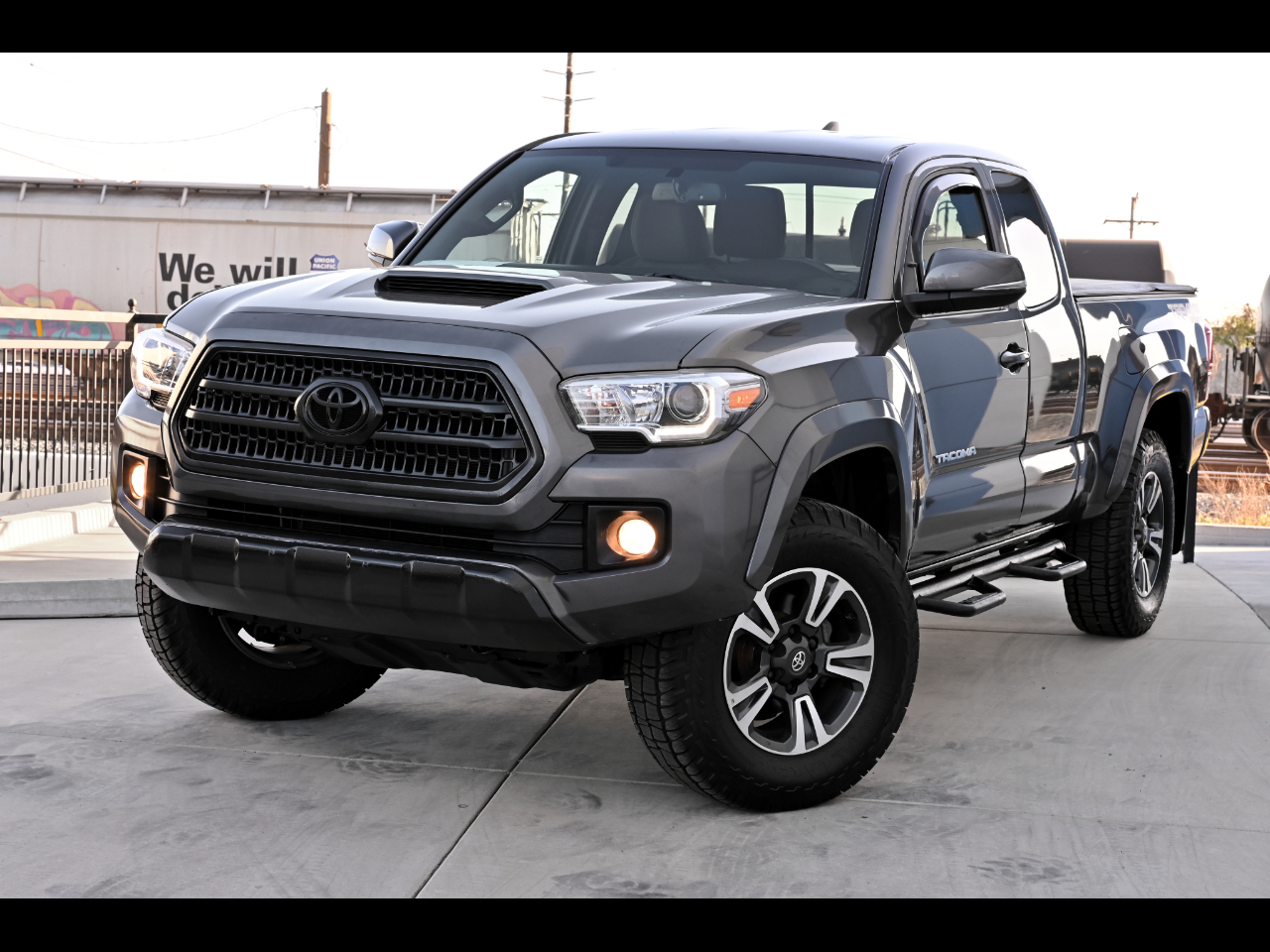 2017 Toyota Tacoma TRD Sport Access Cab 6' Bed V6 4x4 MT