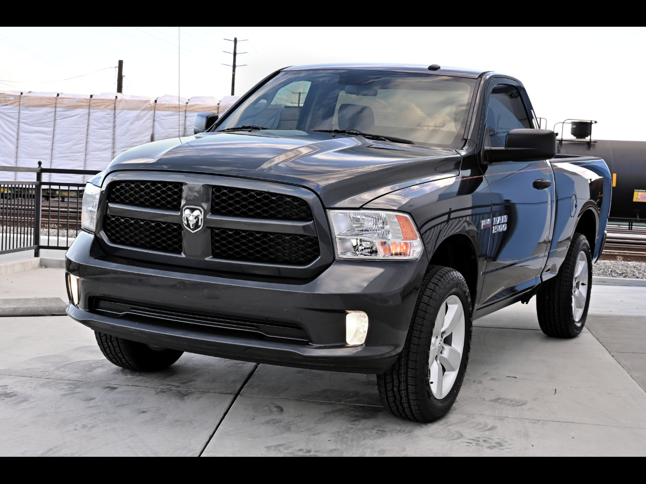 2013 RAM 1500 Express 4WD Regular Cab Short Bed