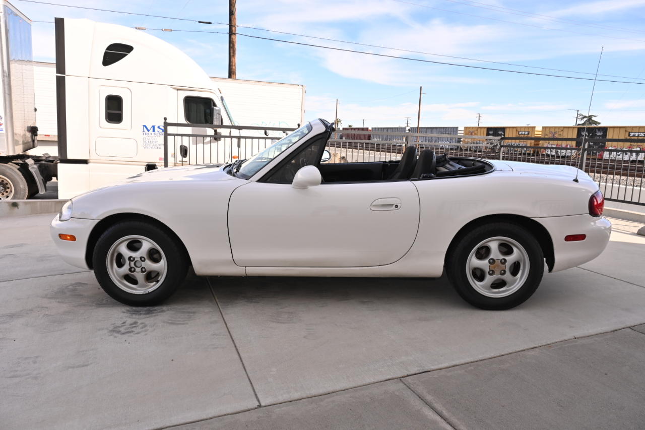 Mazda MX-5 Miata  1999
