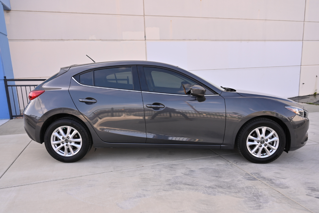 Mazda MAZDA3  2015