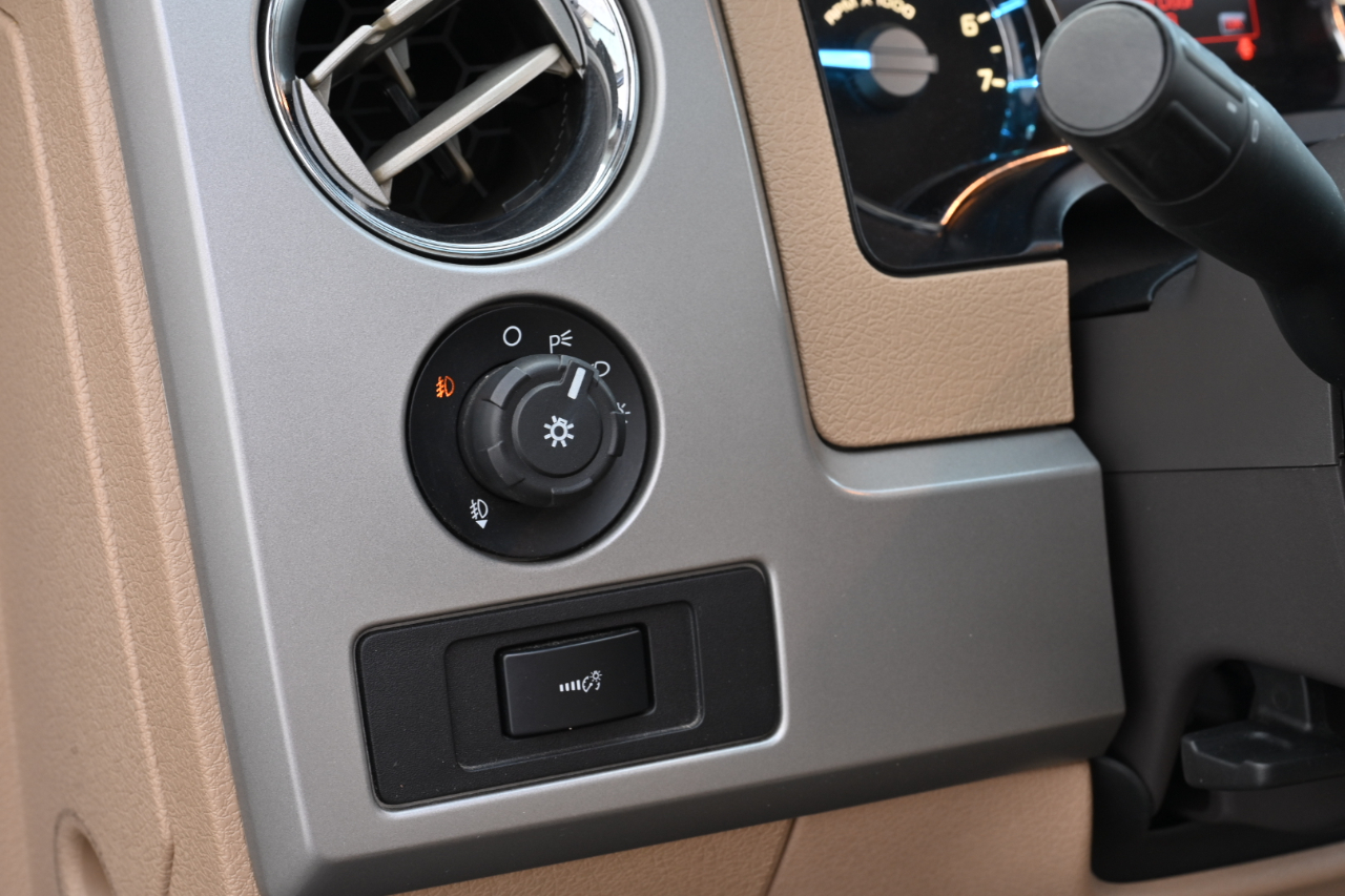 Ford F-150 4WD SuperCrew 145" Lariat 2012