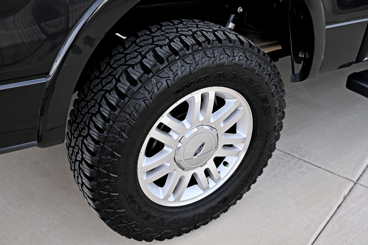 Ford F-150 4WD SuperCrew 145" Lariat 2012