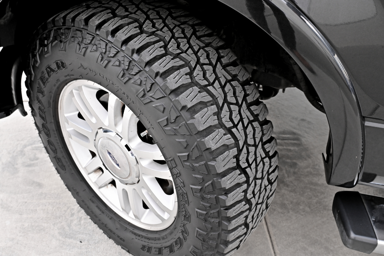 Ford F-150 4WD SuperCrew 145" Lariat 2012