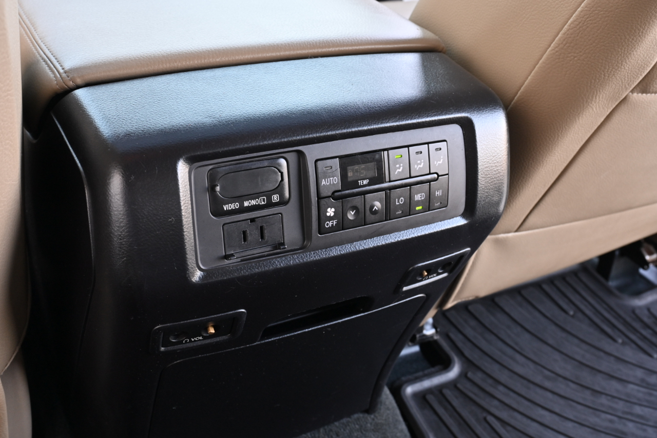 Toyota Sequoia  2014